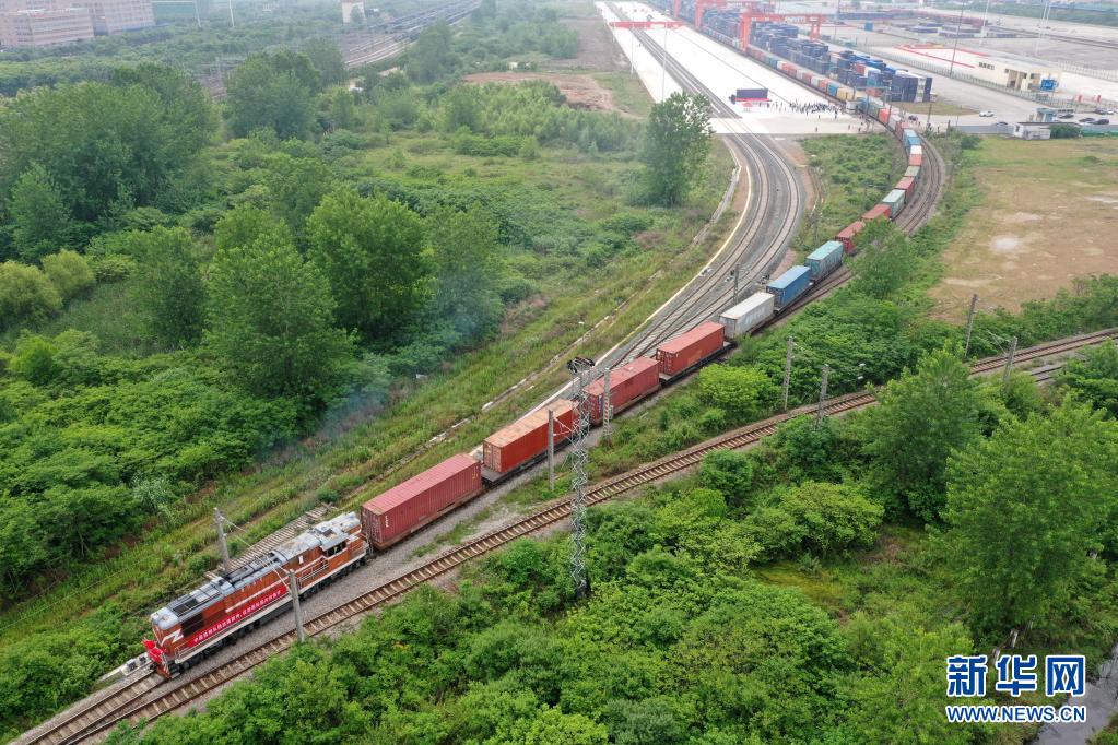 铁路中长期规划2050图_中国至中亚铁路规划图_中国铁路规划
